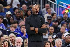 首次晋级NBA杯半决赛！莫斯利：球员展现了韧性专注度 为他们骄傲