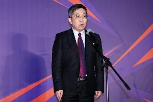 东体:U22国足集训期间,足协副主席许基仁特意到访给球队鼓劲