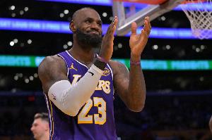 湖媒疑惑：为什么我们打得最好的阵容是詹姆斯+替补？