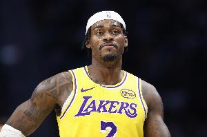 都是什么选手！半场湖人替补4人合计5中1仅得3分