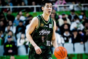 难挽败局！郭昊文首发31分钟 17中8&9罚6中空砍23分5板4助