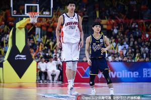 媒体人:徐昕的身高优势明显 他在禁区能够改变广东的攻筐方式