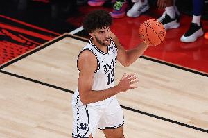 状元之争！卡梅隆·布泽尔和迪班萨分列NCAA得分榜前两位！