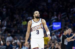 依旧强硬！狄龙·布鲁克斯半场轻松砍下13分正负值+5