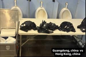 港媒:女子省港杯中国香港女足被安排男更衣室,装备放在小便池旁