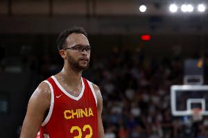 体坛周报：在可见未来 李凯尔依然会是中国男篮阵中唯一归化球员