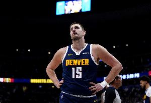约基奇伤退!苏群:如今NBA又快又凶伤病太多 全阵容打球太奢侈了
