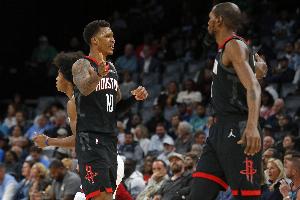 KD:我和小贾经常讨论 出手什么投篮要由我们决定 而非让防守决定