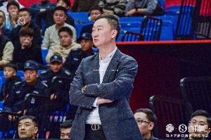 媒体人:刘维伟用战术理念改造失去杨瀚森的青岛 有点魔球的味道