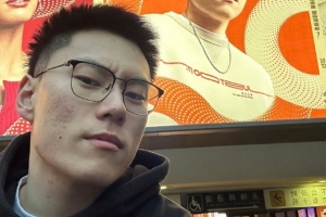 有点帅！李弘权晒个人照：感谢2025的所有❤️