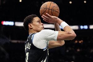 效率爆表了！罗林斯13投11中&三分7中6 砍下29分8助攻3抢断