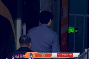 克里斯被吹第二个T驱逐 主帅邱彪忍无可忍怒摔西装 被直接驱逐！