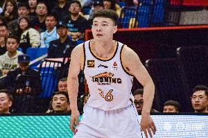 三分就是不开！鄢手骐替补17分钟 7中2拿到4分&三分5中0