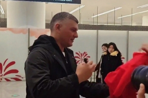 足球报:蓉城新帅约翰·阿洛伊西崇尚攻势足球,主打4231或442