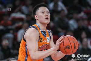 一点手感都没得！李弘权出战29分钟13中3仅拿8分 三分7投全铁