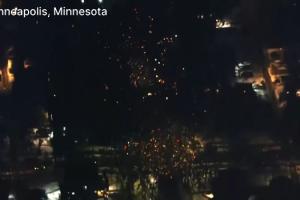 骑士被警告不要外出!美国联邦人员枪杀平民 爆发大规模抗议!