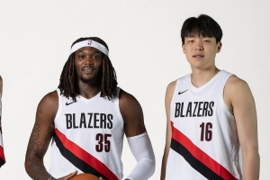 拓媒:杨瀚森&罗威组双塔篮板还是抢不过火箭 这不光是杨的问题