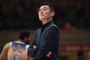 齐鲁晚报:联赛至今五名主帅已下课,CBA教练为何成“高危职业”