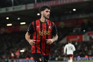 记者：塞内西合同即将到期，尤文准备给他提供4年合同