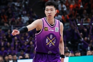 媒体人:廖三宁最后的3分帮助球队取胜 更是踩下了终止颓势的刹车