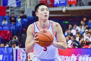 媒体人:胡明轩的状态肯定会慢慢回来的 也不是第一次这样了