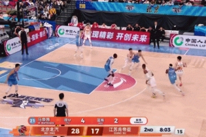 哼哈二将！亨特&贾尔斯半场合计17中9 合砍23分10篮板抗衡强敌