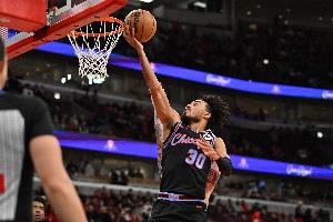 生涯之夜！特雷·琼斯12中11得生涯新高的34分 外加2板7助1断