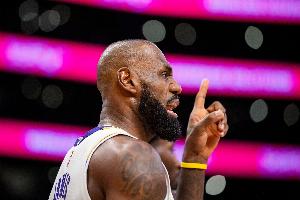 夸梅:詹姆斯通过富保罗控制了联盟 让NBA修改规则&允许他走步