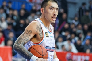加时没得分！陶汉林6投4中得11分6板2助1断 4个前场板是亮点