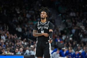 表现全面&罚球得练！卡斯尔上半场拿到8+6+8但6罚仅2中 正负值+27