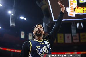 高效全能！萨林杰10中7拿到18分8板7助1断