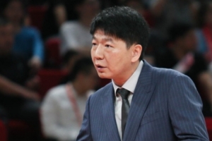 邱彪：每个队员都有感冒 很感动 是他们的付出换来这场胜利