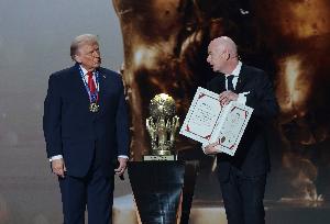 卫报:FIFA部分人士对授予特朗普和平奖感到尴尬,但组织坚持决定