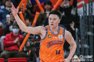 上海队记:李弘权也曾带病吃药 坚持打完了山西和广东的两连客