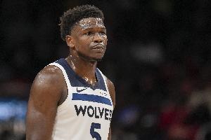 难救主！爱德华兹28中11&罚球12中11 空砍38分外加8板3助2断