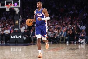 效率低！马克西25投仅7中拿到20分7助 三分8中2