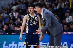 全能表现！徐杰12中5拿到15分4板6助2断 首节独得10分