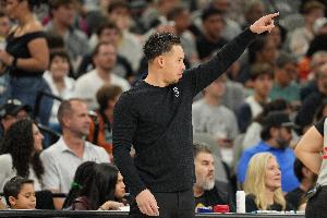 米奇·约翰逊：我们执行战术调整心态不够好 在多方面暴露出问题