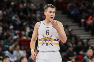 媒体人:北控没有精神领袖 张帆因何被雪藏 球队内部一定出了问题