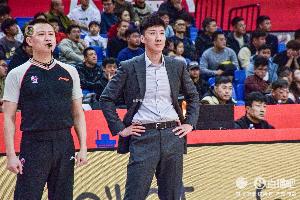 媒体人：四川男篮本赛季17连败 一胜难求 韩硕辞职也算是一种解脱