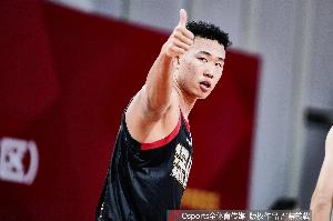 ?真挚的祝福!祝深圳男篮球员贺希宁29岁生日快乐!