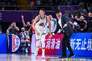 让你来就是干这个的！陈林坚外线稳定输出 3记三分拿到11分