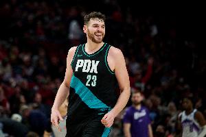 霍勒迪:克林根总能跑到防守人身后 我应该多给他传一些空接