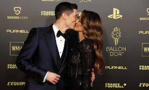 莱万妻子:从慕尼黑到巴塞罗那是彻底的改变 我从未停止支持他