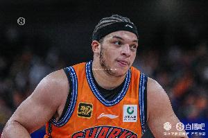 兢兢业业！洛夫顿半场10分钟7中5拿到11分5板 正负值+9