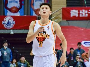 拿到里程碑就休息！周鹏出场7分半5中3得7分 个人生涯1000记三分