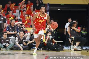 毫无状态！巴里·布朗半场7中1仅拿3分1板1助 正负值-18