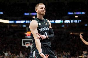 高开低走！迪文岑佐19中7得22分7板 下半场10中1仅得到5分