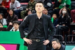 中国男篮官方晒杨鸣执教荣誉：2021-24赛季 辽篮队史首个三连冠