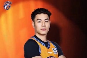 真挚的祝福！祝上海男篮球员李添荣26岁生日快乐！???